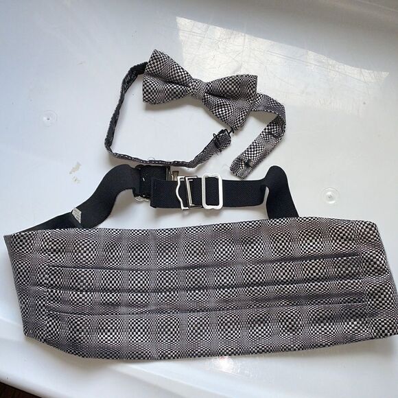 Vintage silk psychedelic black & white bow tie & cummerbund set - Picture 4 of 7